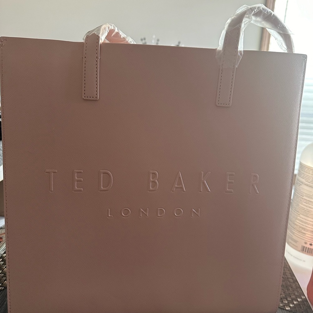 New with tags, Large Ted Baker icon bag in pink